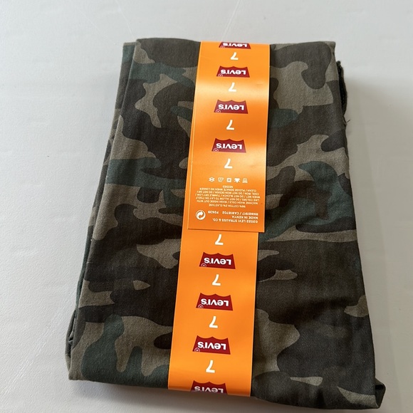 Levi's jogger elastic Cliff stretch slim from Pip to ankle youth size 7 camo - Picture 2 of 4